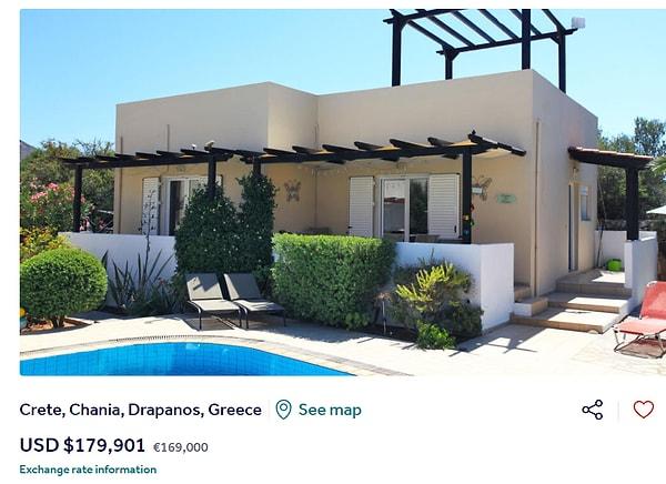 2 oda biz salon, havuzlu villanın fiyatı diğerlerinden çok farklı değil. Ne dersiniz? Yunanistan'daki evler uygun mu?
