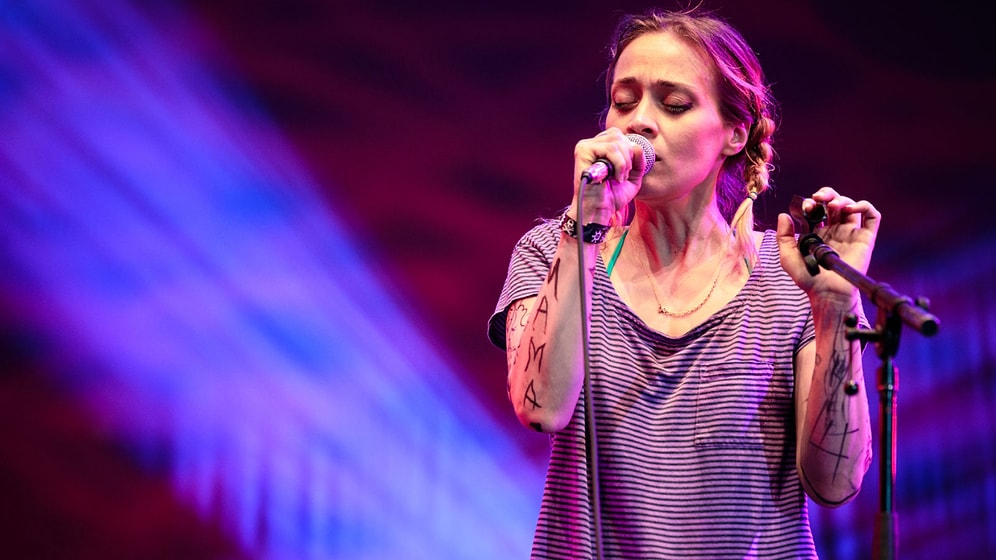 Dinlediğiniz Anda Başka Bir Evrene Gidebileceğiniz 14 Fiona Apple Şarkısı