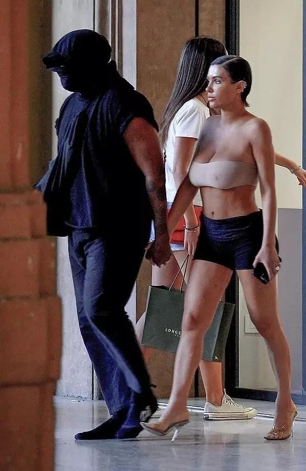 Derken ortaya şoke eden bir iddia atıldı: Kanye West bir süredir eşi Bianca Censori'nin giyim tarzına müdahale etmekle suçlanıyor.