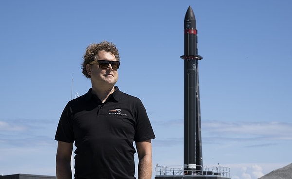 RocketLab'ın kurucusu ve mühendisi Peter Beck, kariyerine bulaşık makineleriyle başlayarak uzaya roket fırlatma noktasına geldi.
