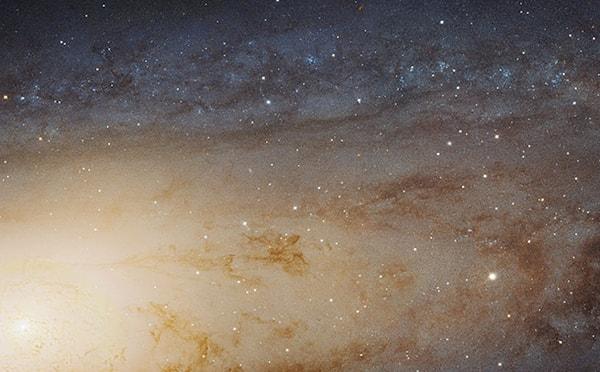 NASA'nın bundan tam 10 yıl önce 2013 yılında paylaştığı "Andromeda'ya Bir Yolculuk" isimli video, Messier gibi milyarca galaksinin bulunduğu evrenin büyüklüğünü gün yüzüne çıkarıyor.