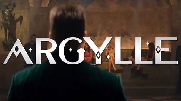 Film, Henry Cavill'in canlandırdığı dünyanın en büyük casusu Argylle karakterinin maceralarını takip ediyor. Filmde hafıza sorunları yaşayan bir romancı, hafızasını geri kazanır ve bir zamanlar adının Argylle olduğunu hatırlar.