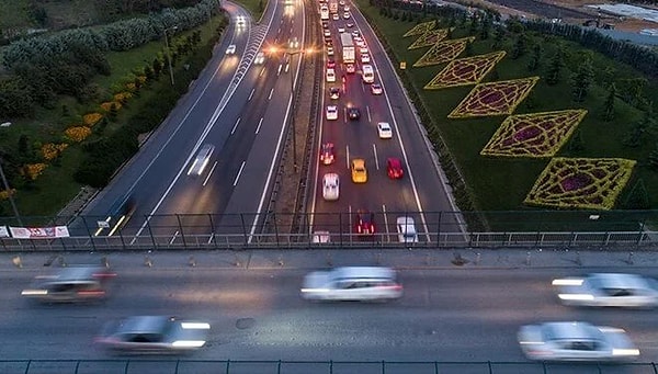 Hükümet, bütçede depremin açtığı açığı telafi etmek için ek MTV uygulamasına gitmiş ve araç sahiplerinin bu sene 2 katı MTV ödemesi yapılmasına karar verilmişti.