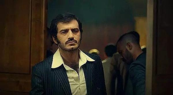 Ufuk Bayraktar, Zeki Demirkubuz'un 'Kader' filmiyle şöhreti yakalamış ardından Ezel dizisinde 'Dayı'nın gençliğini hayat vermişti.