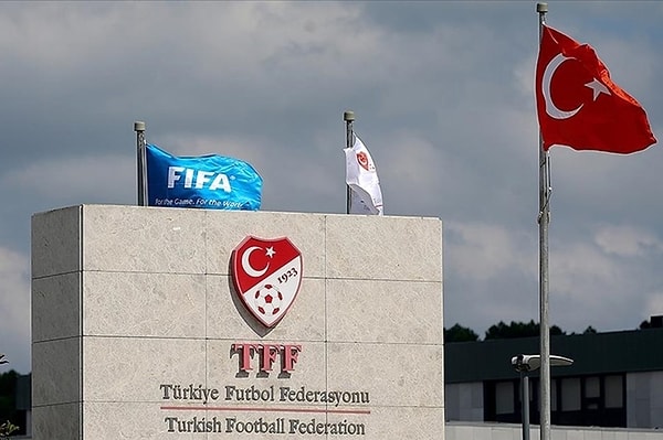 Türkiye Futbol Federasyonu, Trendyol Süper Lig'de play-off etabı oynatılmasının bu sezon için gündemde olmadığını duyurdu.