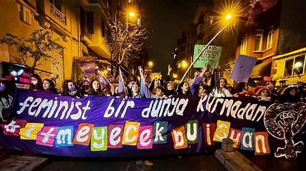 Feminist yürüyüşte "Cumhurbaşkanına Hakaret"  ve "2911 sayılı Toplantı ve Gösteri Yürüyüşleri Kanunu’na muhalefet etmek" gerekçesiyle İstanbul Cumhuriyet Başsavcılığı tarafından başlatılan soruşturmada, kontrollü denetim kararı alınmıştı.