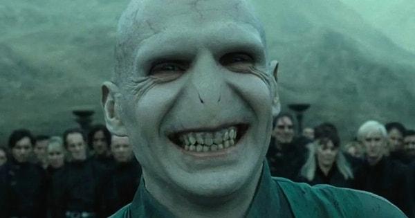 J.K. Rowling'in yapımcılığını üstlendiği dizide Voldemort rolünü üstleneceği iddia edilen oyuncu isim heyecanları ikiye katladı!