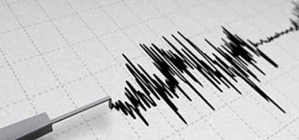 Depremin derinliği 9.81 km olarak duyuruldu.