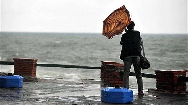 Meteoroloji Genel Müdürlüğü (MGM) İstanbul başta olmak üzere 35 il için gök gürültülü sağanak yağış uyarısı yaptı.