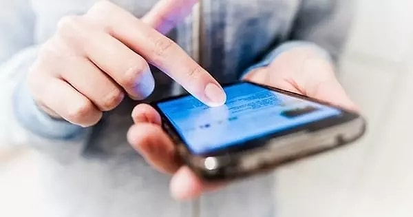 "Çocuğun elindeki telefonun değeri ise 50-55 bin tl" diyen kullanıcı tüm aileleri ve çocukları bu yolla uyarmak istediğini belirtiyor.