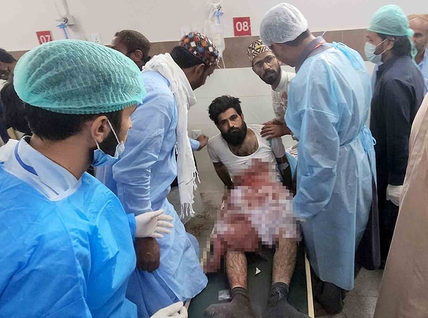 Belucistan'ın Mastung bölgesindeki bir Mevlit Kandili etkinliğindeki saldırıda onlarcası ağır olmak üzere en az 50 kişinin de yaralandığı belirtildi.