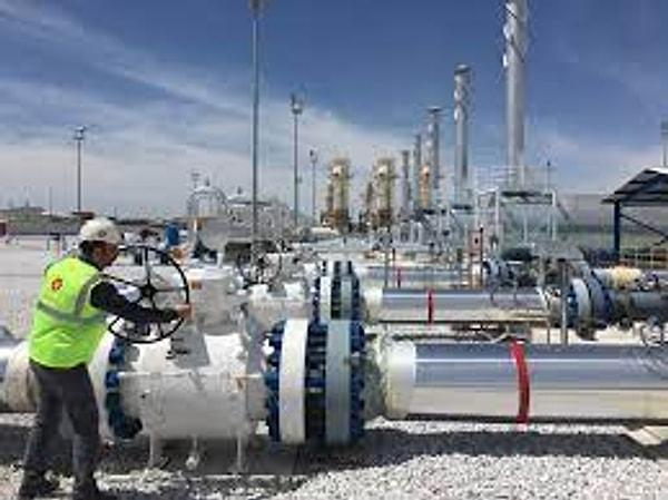 Boru Hatları ile Petrol Taşıma AŞ (BOTAŞ) ekim ayı doğalgaz satış tarifesini açıkladı. Sanayi ve KOBİ'lerin kullandığı doğalgaza yüzde 20 zam yapıldı.
