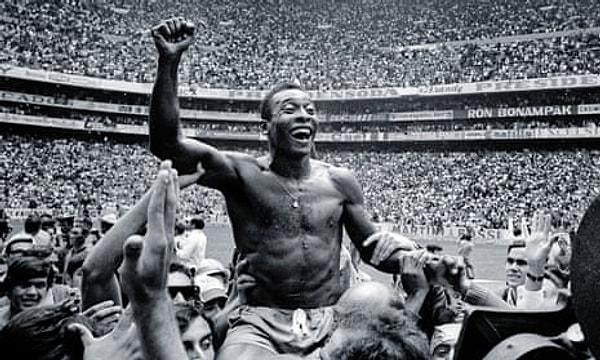 Pele'nin son Dünya Kupası zaferi ise 1970 yılında Meksika'da geldi. Bu turnuvada da takımını sırtlayan büyük yıldız üçüncü kez en büyük kupaya ulaştı.