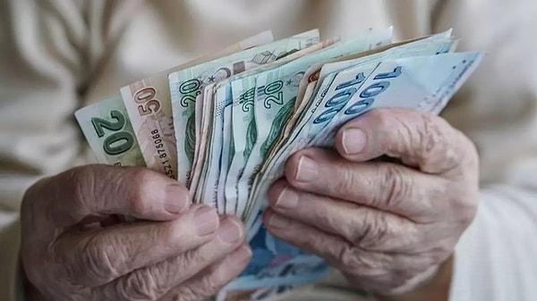 En düşük emekli maaşı nisan ayında yapılan düzenleme ile 7 bin 500 lira seviyesini çıkmış ancak enflasyon nedeniyle açlık sınırının oldukça altında kalmıştı.
