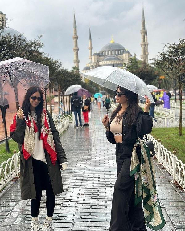 Paylaşımlarında sık sık İstanbul'un güzelliklerini takipçilerine gösteren Wanda Nara, bu kez kız kardeşini ağırladı.