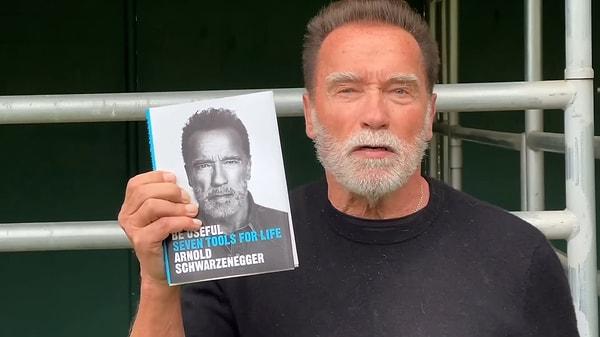 Siyasi hayatı bir yana Schwarzenegger ayrıca bir yazar. Ünlü oyuncu "Be Useful: Seven Tools for Life'ın (İşe Yarayın: Hayatınızı Kurtaracak 7 Araç)" adlı kişisel gelişim kitabını 10 Ekim'de yayınlanacak.