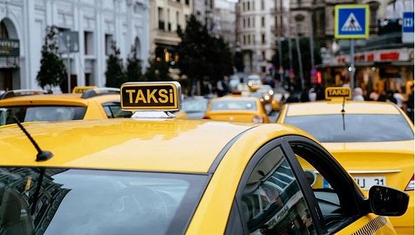 Olay 30 Eylül Cumartesi günü İstanbul Çekmeköy'de Beşyıldız taksi durağından gelen bir taksicinin uygunsuz tavırları ile gerçekleşti. Mağdur durumdaki baba olayı sosyal medyada anlattı.
