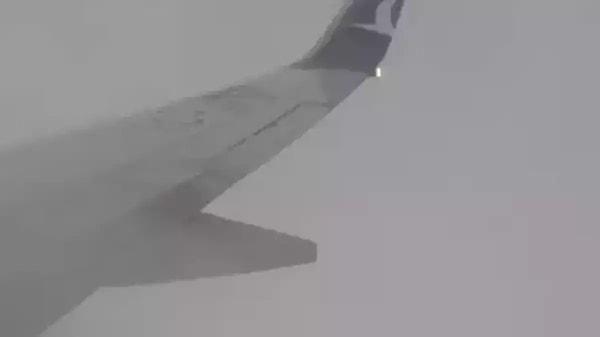 Ankara Esenboğa Havalimanı’ndan kalkan Anadolu Jet'e ait Rize-Artvin Havalimanı uçağı, Rize’nin Pazar ilçesine geldiği sırada şimşek çarpması sonucu kuyruğundan hasar aldı.