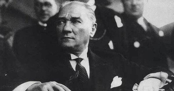 Türkiye'de hiç sonu gelmek bitmeyen bir olaydır Atatürk kavgası. Neredeyse hemen hemen her gün Atatürk üzerine iddiavari tartışmalar ortaya çıkıyor.