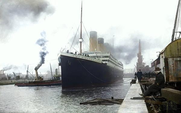 4. İskelede duran meşhur Titanik gemisi. (10 Nisan 1912)