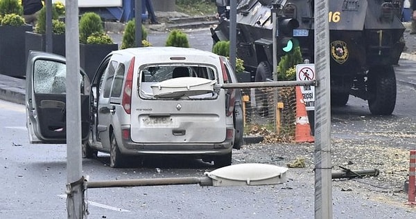 Bakanlık açıklamasında, "Güvenlik güçlerimiz tarafından yürütülen soruşturma halen sürmektedir. Terörle mücadelemiz, son terörist etkisiz hale getirilene kadar kesintisiz ve kararlı bir şekilde devam edecektir" şeklinde bir ifade kullanıldı.