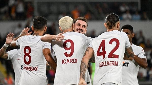 Galatasaray, Manchester United'ı 3-2'lik skorla mağlup ederek tüm dikkatleri üzerine çekmeyi başardı.