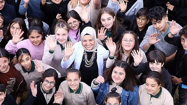 Tuba Dumlu Güler, "2023 Global Teacher Prize" yarışmasında dünya çapında 130 ülkeden gelen 7 bin adayı geride bırakarak dünyanın en iyi 50 öğretmeni arasında yerini aldı.