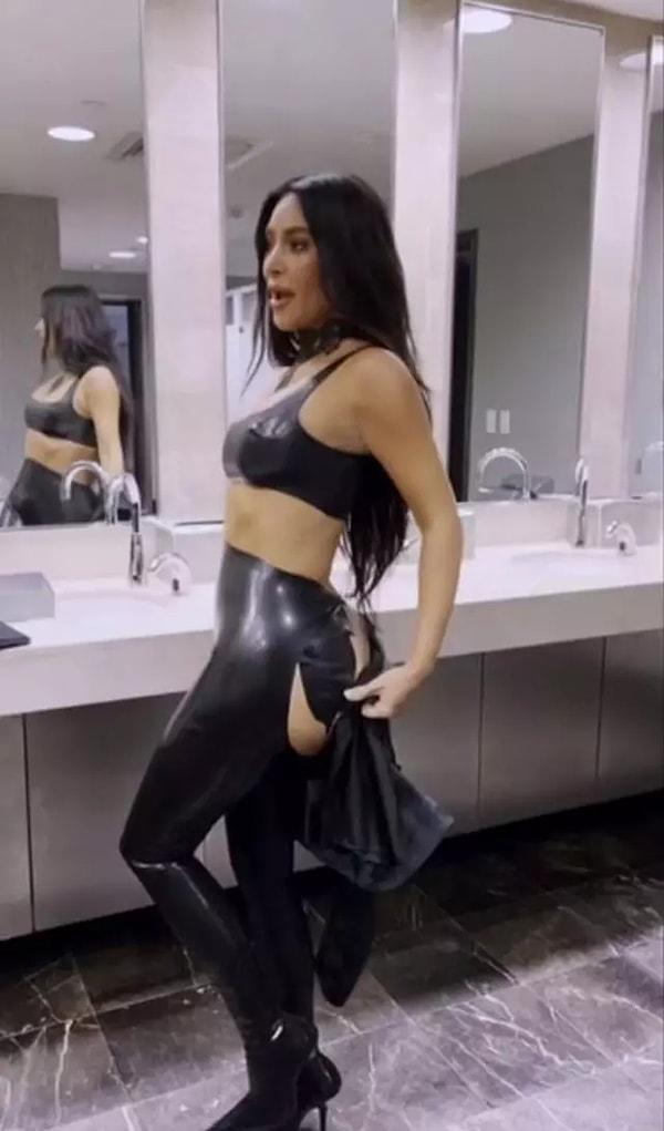 "The Kardashians" yeni bölümünde Milano'da konuşma yapmaya hazırlanan Kim'in lateks pantolonu daha fazla dayanamayarak yırtıldı.