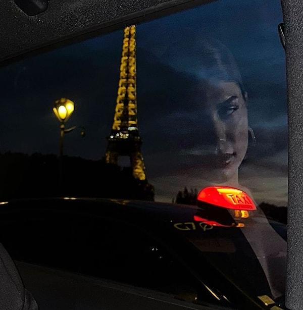 Bunu zaten son fotoğrafının altına gelen yorumlarda göreceğiz. Araba yansımasından arkada Eyfel Kulesi manzaralı pozuyla Instagram'ı resmen sallayan Şeyda bizi yine güldürdü.