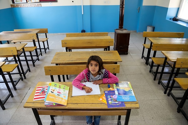 Van’ın Gürpınar ilçesine 70 kilometre uzaklıktaki Dağseven Mahallesi'nin 15 hane ve 90 nüfuslu Yaşlıdal mezrasındaki 2 derslikli okulda, sadece 1 öğrenci eğitim görüyor.