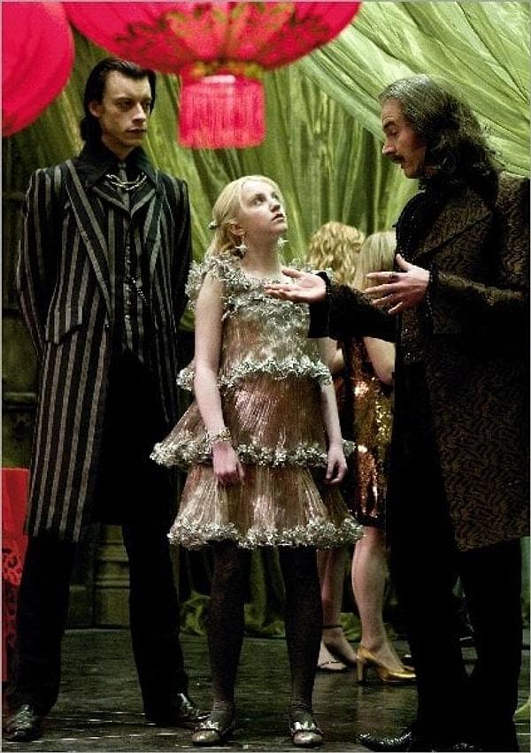 8. Rowling, başlangıçta Hogwarts’ta vampir bir öğretmen karakterini de planlamıştı.