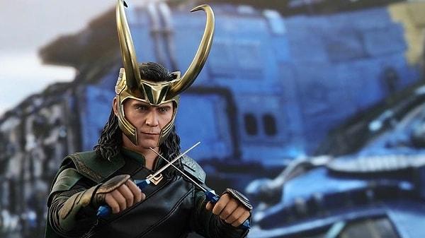 İlk sezonuyla herkesi kendine hayran bırakan Loki ikinci sezonu ile bugün ekranlara geri dönüyor.