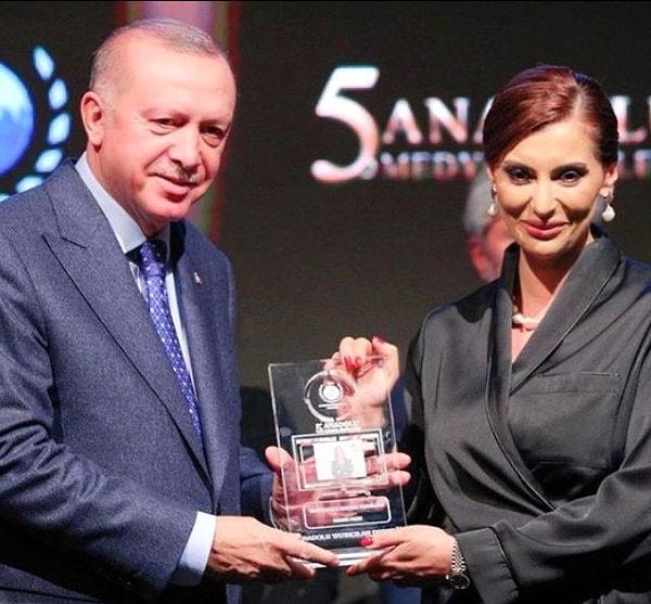 Ancak Erdoğan'a yakınlığı ile bilinen gazeteci Hande Fırat bugüne kadar konuşulmayan bir ismi gündeme getirdi.