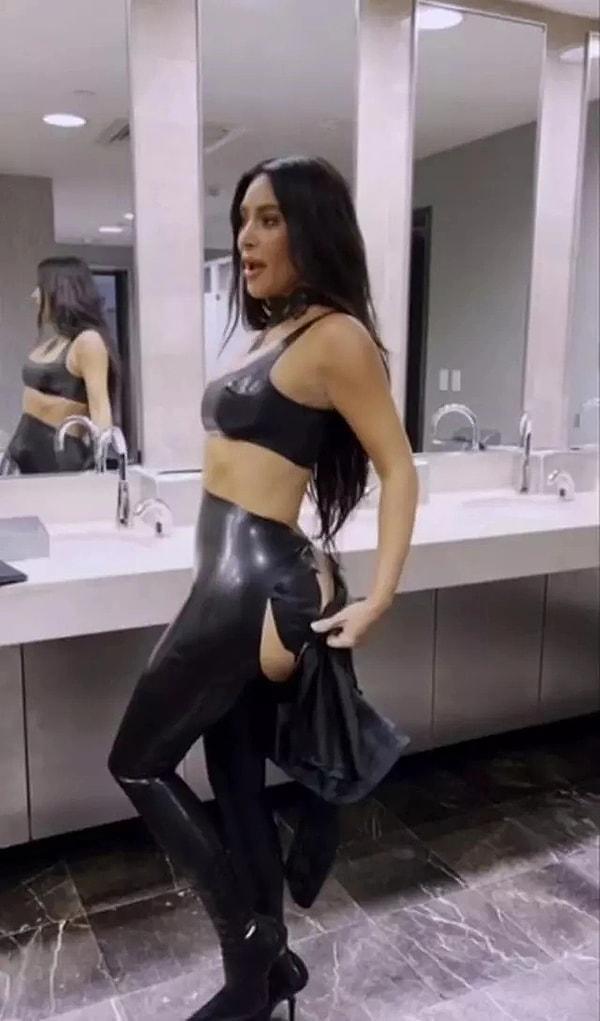 1. Lateks tutkusundan bir türlü vazgeçemeyen Kim Kardashian pantolonlara 'illallah' dedirtti! 😂