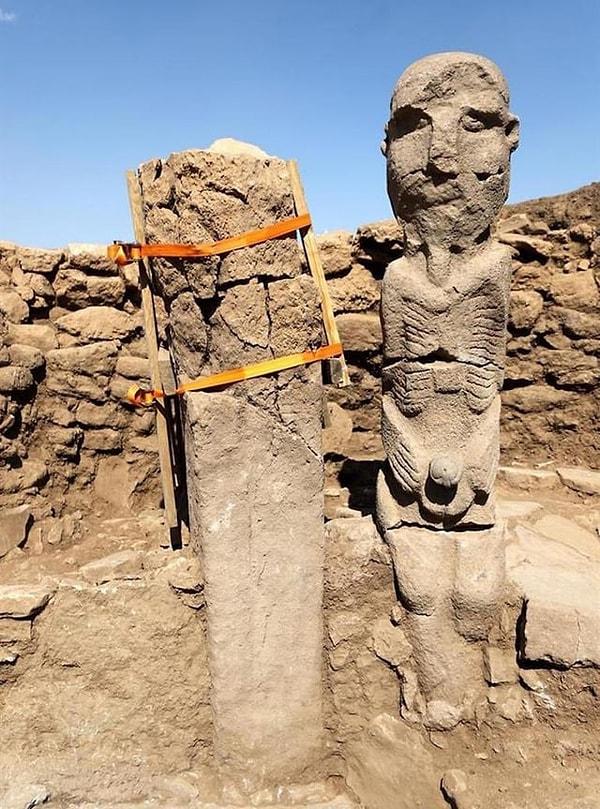 6. Karahantepe'deki kazıda ortaya çıkan on iki bin yıllık heykel👇