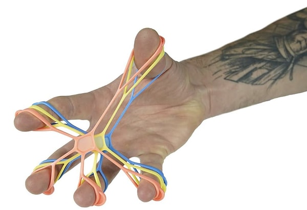 7. Parmaklarınızı güçlendirmek de egzersizin önemli bir parçası.