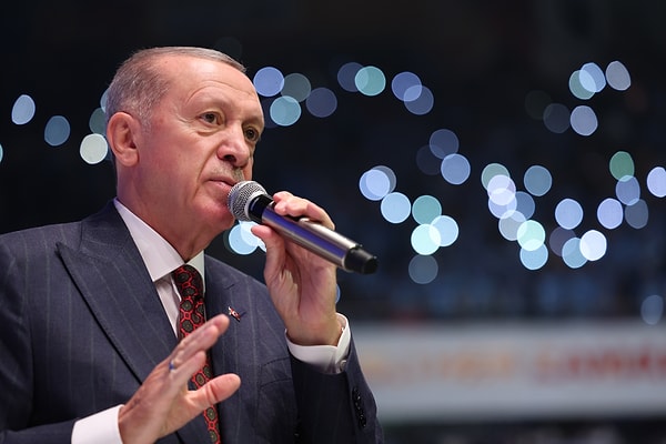 Cumhurbaşkanı Erdoğan, partisinin toplantısında emekli maaşlarına yapılacak zamların ilk kabine toplantısından sonra açıklanacağını duyurdu.