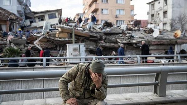 İzmir en son, 30 Ekim 2020 günü meydana gelen depremle sarsılmıştı Türkiye saati ile 14.51'de, merkez üssü Yunanistan'ın Sisam Adası açıklarında İzmir'in Seferihisar ilçesine 23 km mesafede bulunan, yerin 16,58 km altında 6,9 Mw büyüklüğünde meydana gelen deprem yaklaşık 16 saniye sürdü. Deprem, Türkiye ve Yunanistan'da toplam 119 kişinin ölümüne ve 1053 kişinin ise yaralanmasına neden oldu.