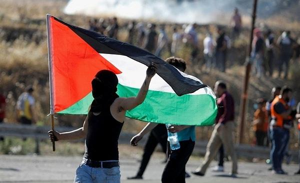 Gazze'deki Filistin Sağlık Bakanlığı İsrail'in Gazze'ye saldırılarında 232 kişinin hayatını kaybettiğini, 1697 kişinin yaralandığını belirtmişti.