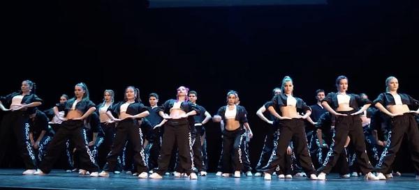'2DAY DANCE' dans okulunun paylaştığı dans videosu sosyal medyada izlenme rekorları kırdı.