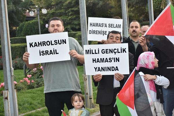 Afyonkarahisar'da Anadolu Gençlik Derneğince Filistinlilere destek amacıyla gösteri düzenlendi. Anıtpark'ta toplanan kalabalık, Filistin'e destek çağrısı yaptı.