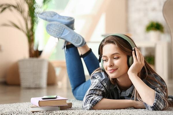 Premium aboneler, çevrimdışı dinleme seçeneği ve otomatik yer imi özelliği sayesinde sesli kitapları daha esnek ve kesintisiz bir şekilde dinleyebilecekler.