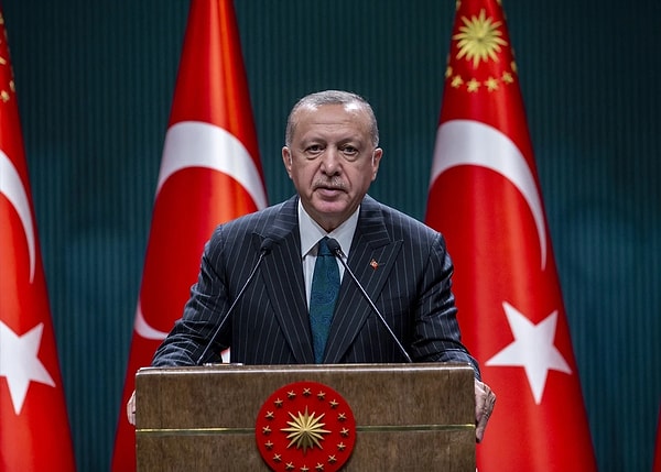 Cumhurbaşkanı Erdoğan, "İnşallah bu yıl sonuna doğru özellikle emekli memurlarımızın maaşlarıyla ilgili şu anda bakanlığımız çalışmasını yapıyor ve ilk kabine toplantımızdan sonra yeni müjdemizi de inşallah emekli memurlarımıza açıklayacağız" demişti.