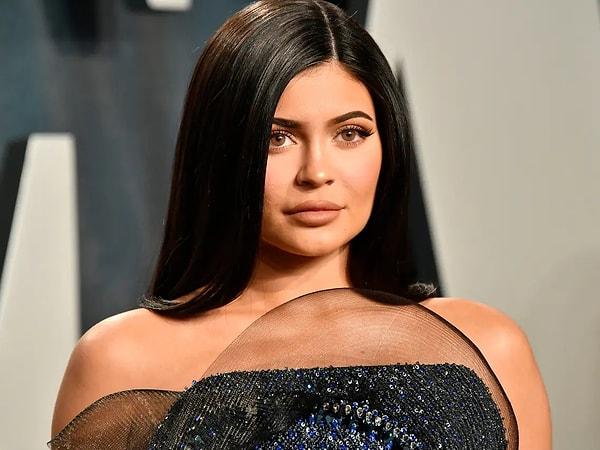 İş insanı ve internet ünlüsü Kylie Jenner, söz konusu çatışmada tarafını belli ettiği bir paylaşımda bulundu.