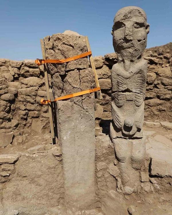 7. Göbeklitepe'de keşfedilen M.Ö 10. Yüzyıldan kalma tarihin en eski boyalı heykelleri.