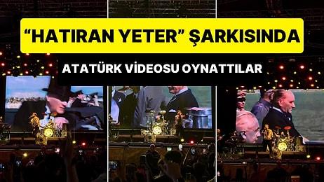 Zakkum, 'Hatıran Yeter' Şarkısında Sahnede Atatürk Videosu Oynattı