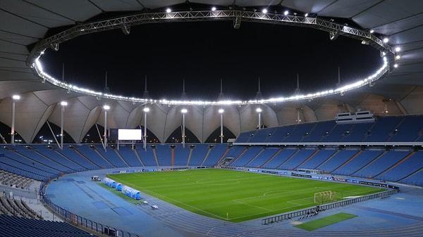 Umut Eken yaptığı paylaşımda,  "Süper Kupa derbisi Suudi Arabistan'ın başkenti Riyad'da oynanacak. 60 bin kapasiteli Kral Fahd Stadyumu tarihi maça ev sahipliği yapacak." ifadelerini kullandı.