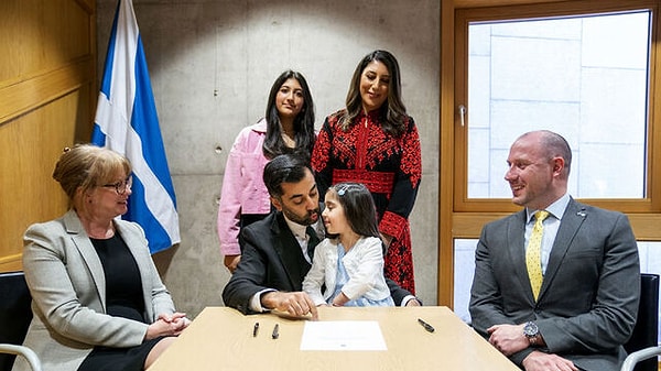 Yusuf, "Pek çok kişinin bildiği üzere eşim Filistinli. Annesi ve babası, Dundee'de, İskoçya'da yaşıyorlar. Gazze'de bulundular ve korkarım ki şu anda Gazze'de sıkışıp kaldılar." ifadesini kullandı.