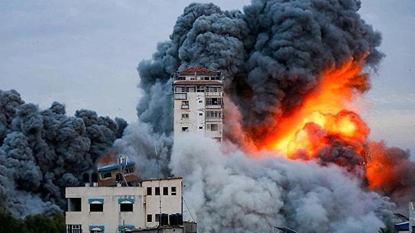 Hamas'ın cumartesi günü başlattığı 'Aksa Tufanı' operasyonu sonrasında İsrail de Gazze'yi vurarak cevap vermişti. Dünyanın yakından takip ettiği olayda her geçen dakika can kaybı ve yaralı sayısı artmaya devam ediyor.