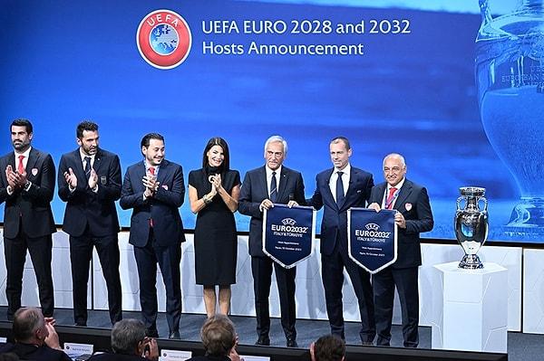 EUR0 20232 ev sahipliği Türkiye ve İtalya'ya verildi. UEFA tarafından yapılan açıklamada EURO 2032 Avrupa Futbol Şampiyonası'nın ev sahipliği Türkiye ve İtalya ile ortaklaşa gerçekleştirileceği resmen açıklandı.